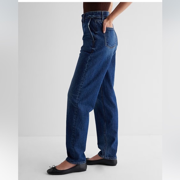 Express Mid Rise Dark Wash Baggy Tapered Jeans women’s NEW - Picture 2 of 5